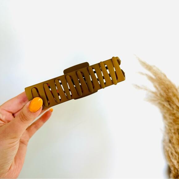 NEW ANTHROPOLOGIE Jumbo XL Rectangular Open Matte Acrylic Plastic Hair Claw Clip - Picture 8 of 9